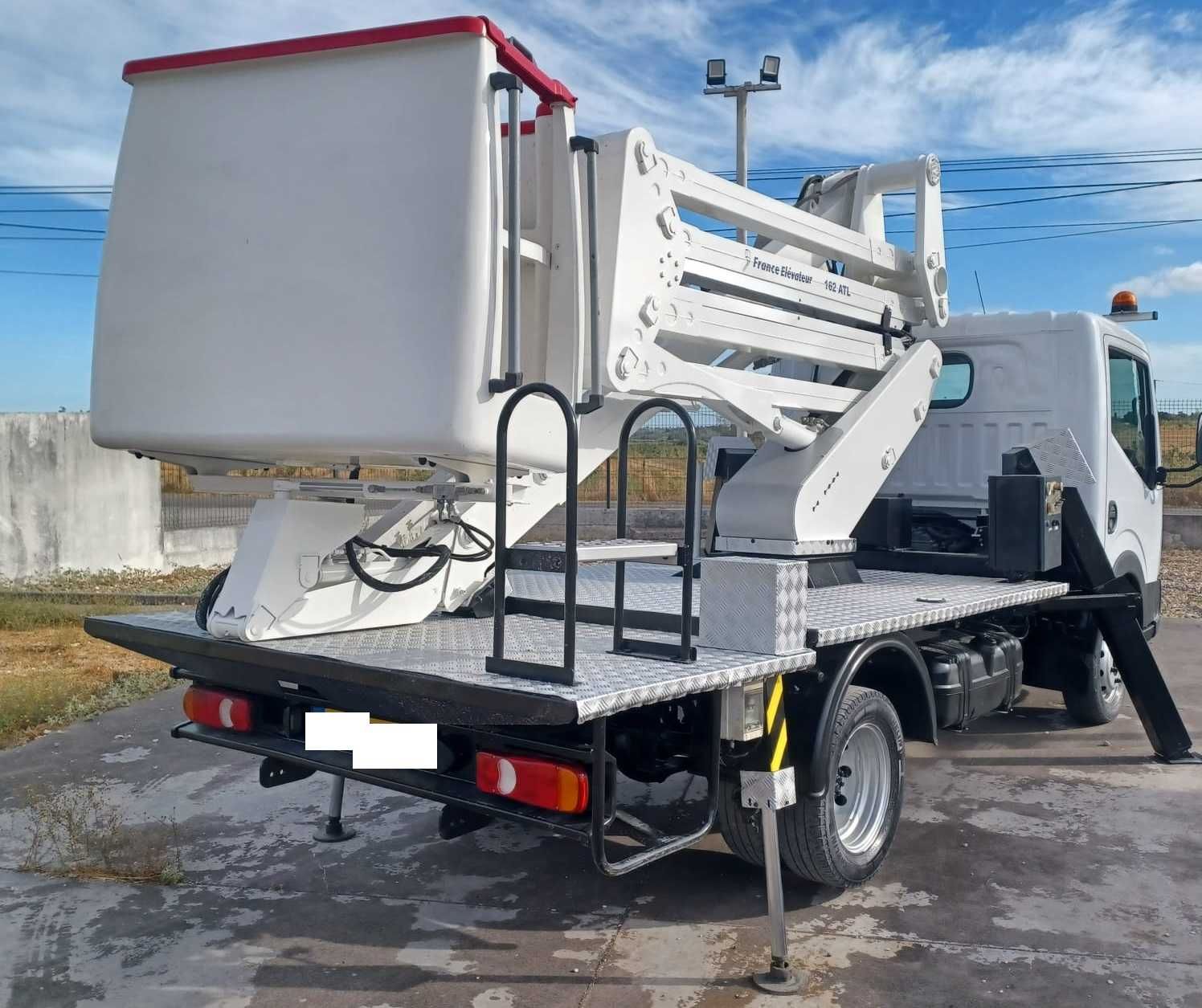 Nissan Cabstar C/Plataforma Elevatória