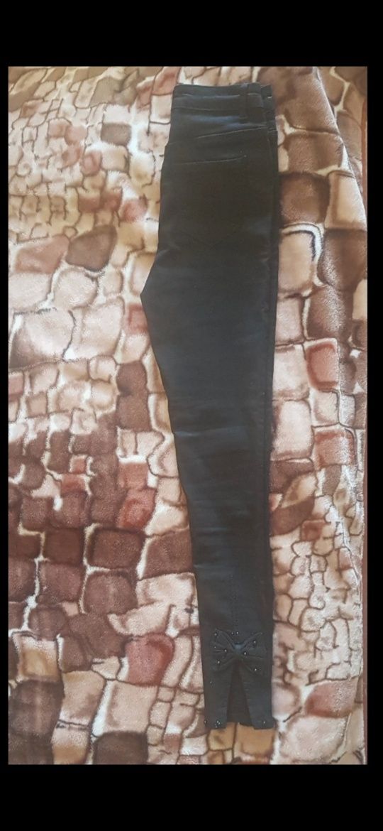 Czarne spodnie wyszczuplające IDODO nogawki kokardki