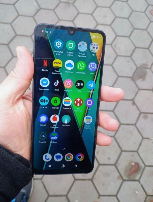 Продам мобільний телефон Poko с75