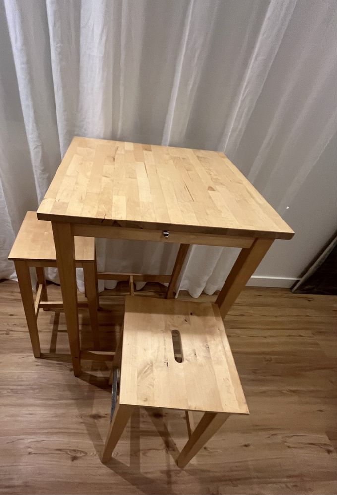 Mesa alta ikea + 2 bancos
