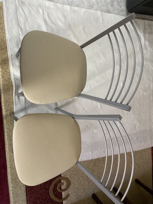 Cadeitas almofadadas