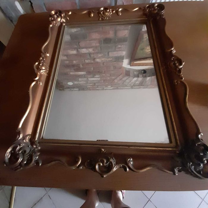 Lustro w ozdobnej ramie 50x60
