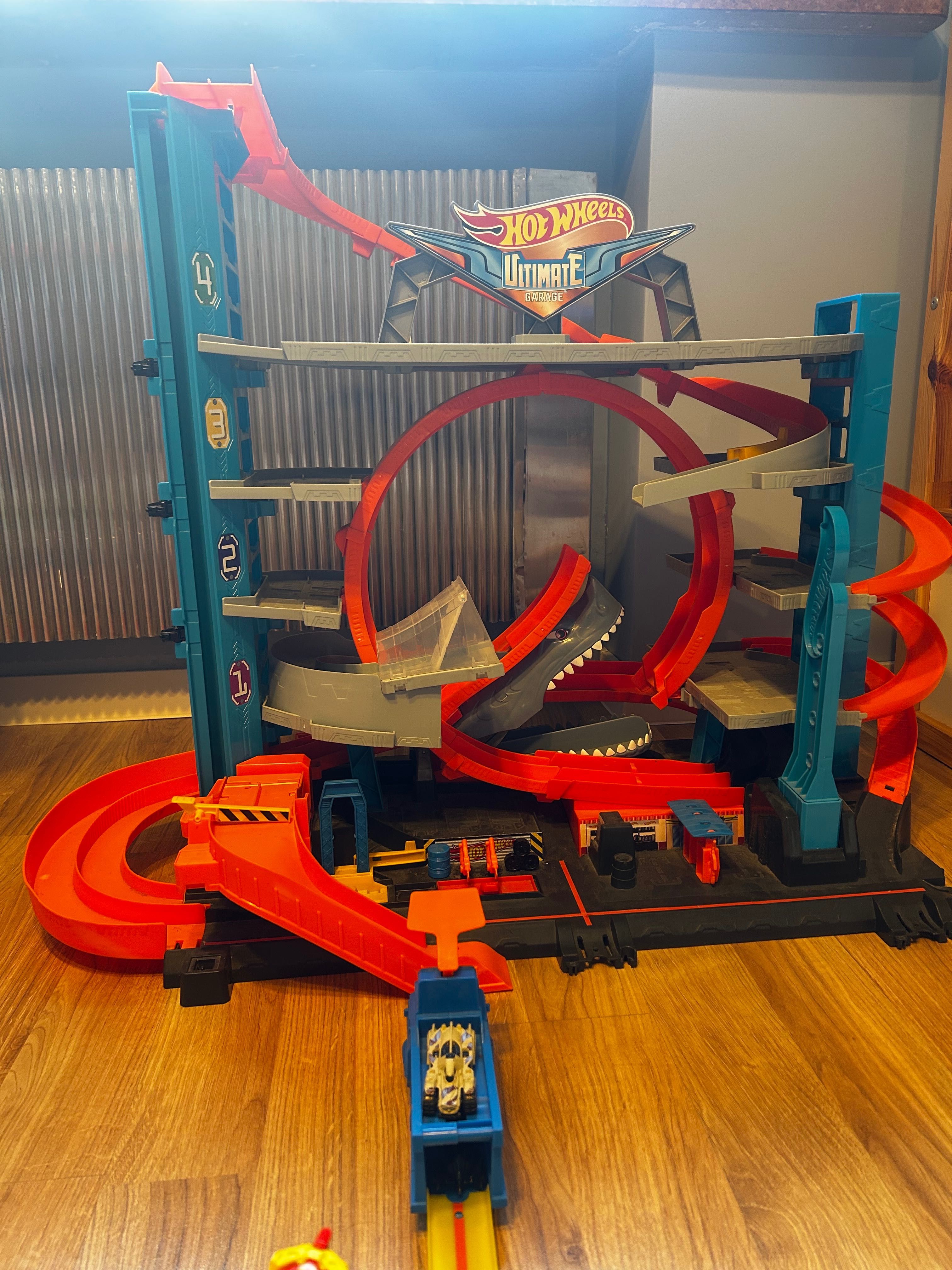 Hot Wheels City Mega Garaż Rekina RYBNIK