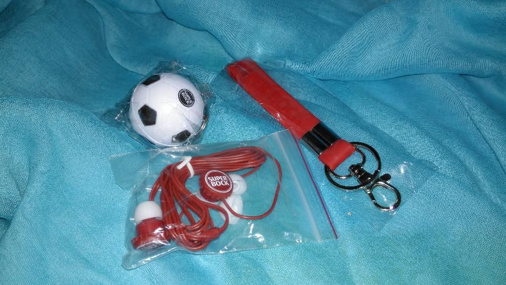 Conj. de 2 porta-chaves e phones Super-Bock - NOVOS