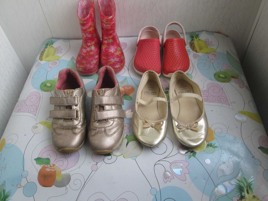 Шлепанцы,тапочки,ботинки, босоножки обувь детская