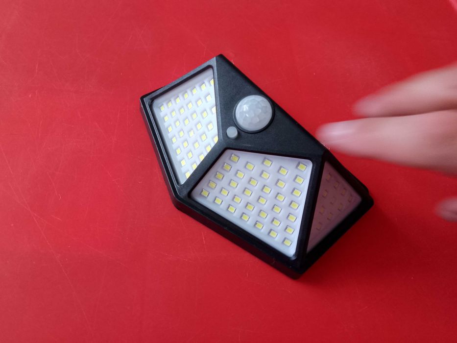 2xlampa 100 led solarna i 2 x przedluzacz 5gniazd 5 metrow