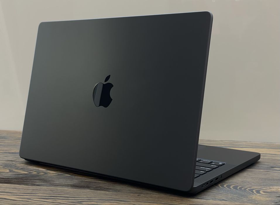 MacBook Pro 14 M4 Space Black 24/1 Tb (MCX04) Магазин Гарантія