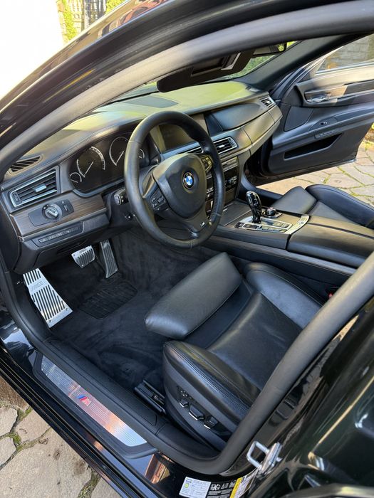 BMW 750 long 4.4 бензин