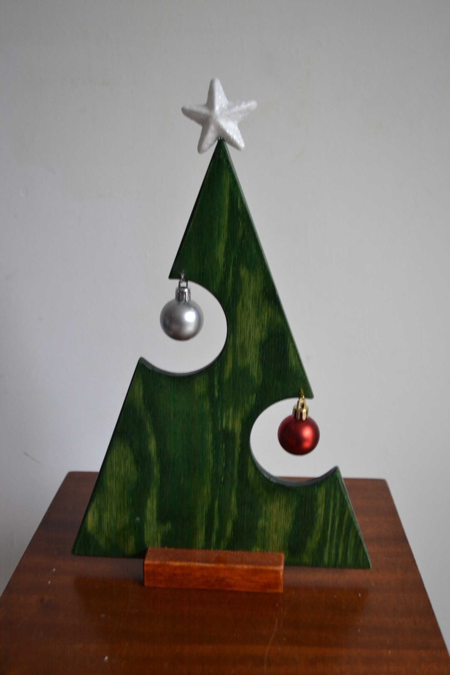 Drewniana choinka, świecznik - ozdoba świąteczna