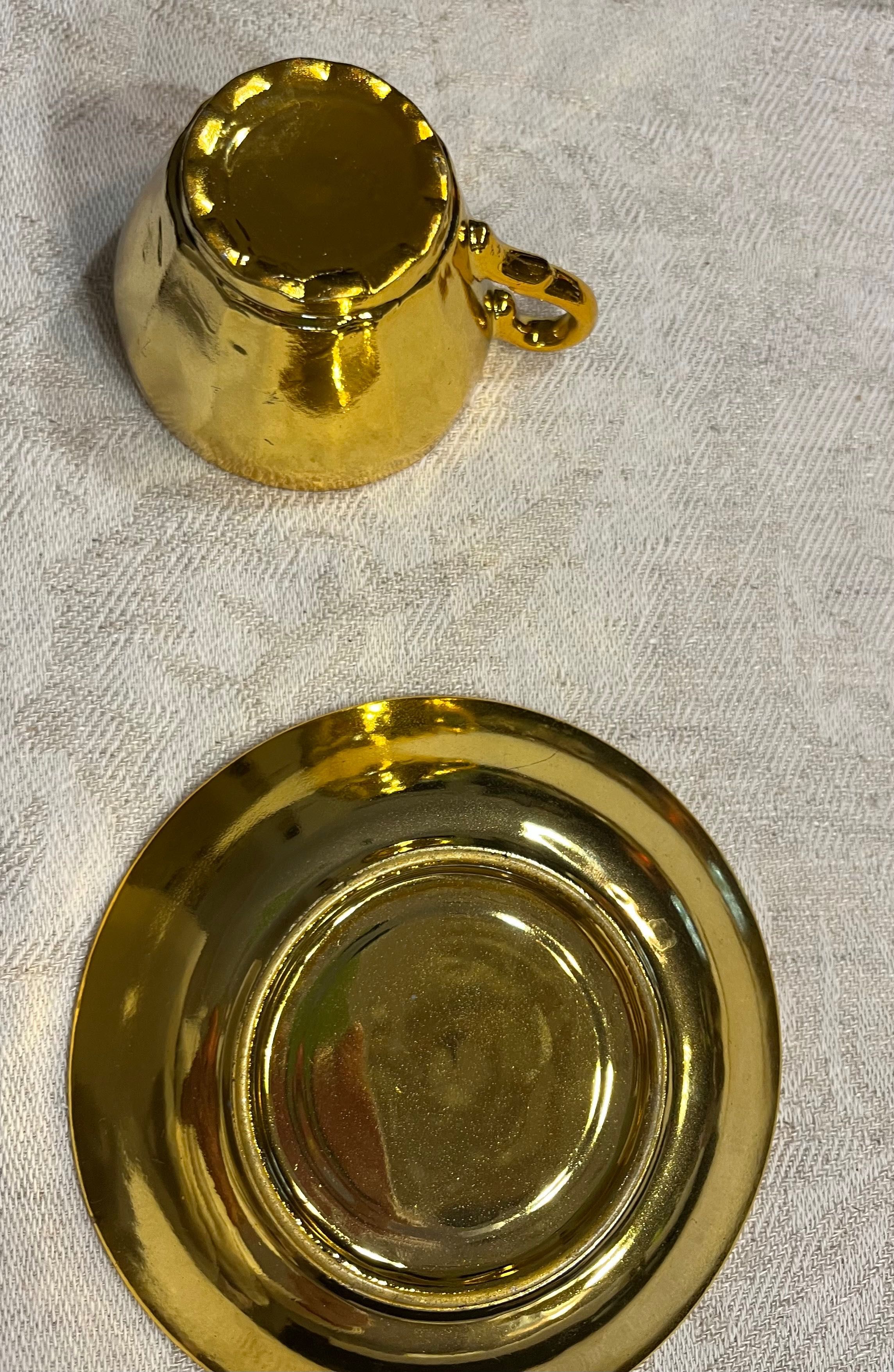 Serviço de Cha dourado