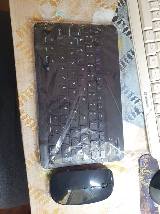 Безпровідна мишка та Bluetooth клавіатура