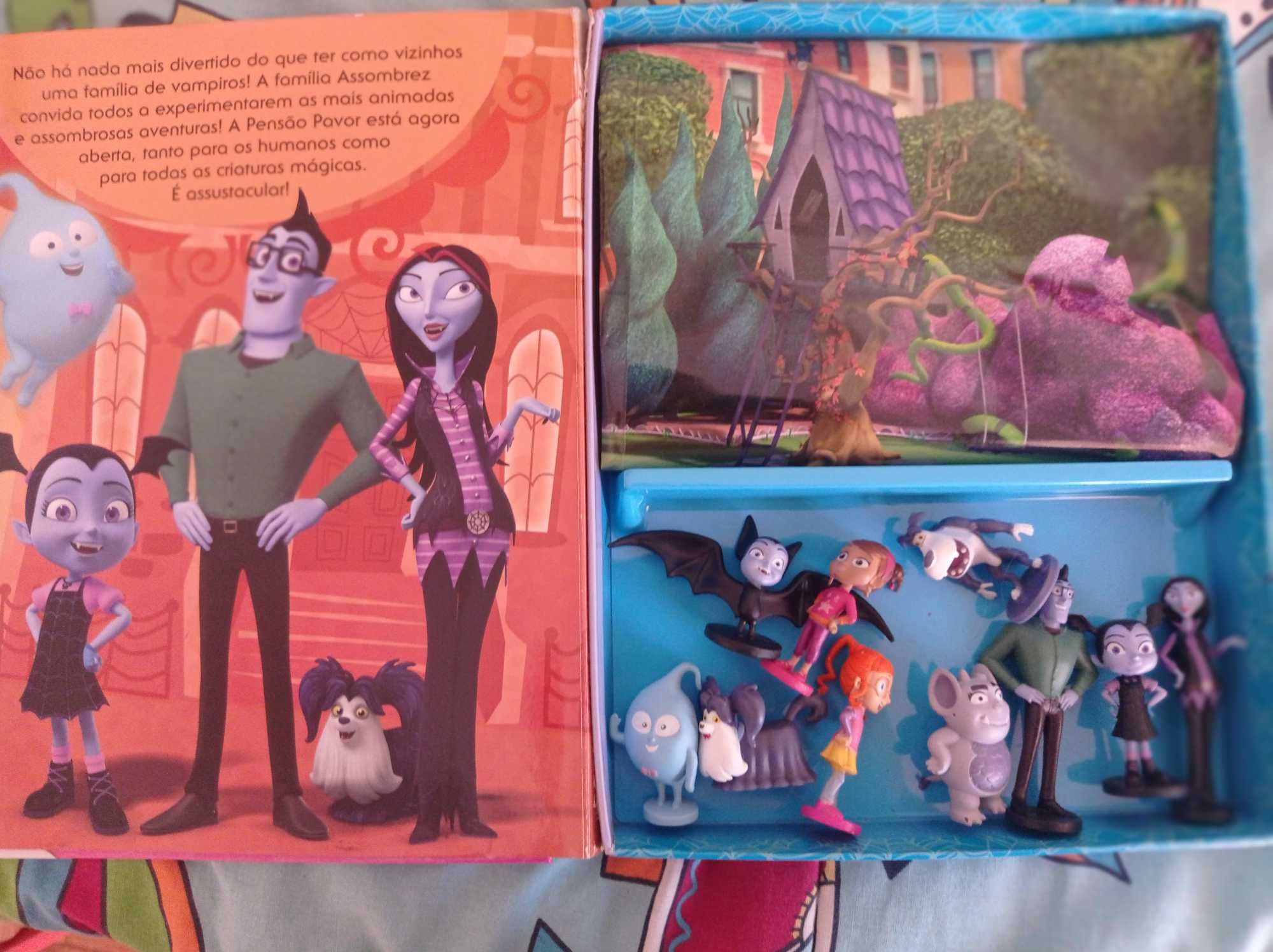 Livro Vampirina com cenário e personagens