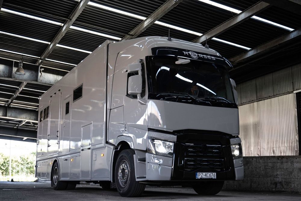 Renault T , Koniowóz 4 konie , zabudowa 2025 - gwarancja  Koniowóz ,4 konie , zabudowa 2025 (gwarancja 24 miesiące)