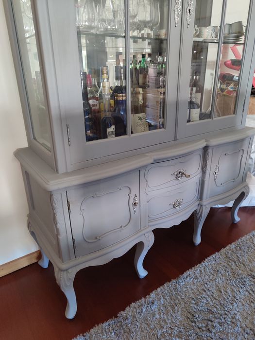 Cristaleira estilo Queen Anne