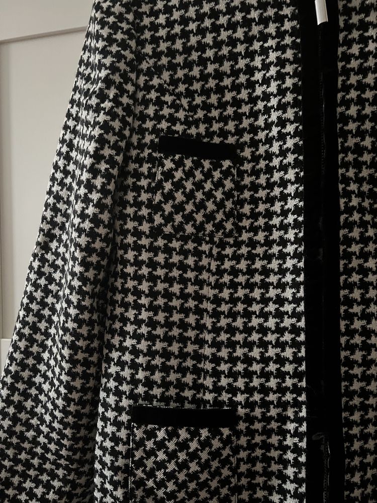 Klasyczny płaszcz w biało-czarną kratkę z wełny Tuzzi roz. S