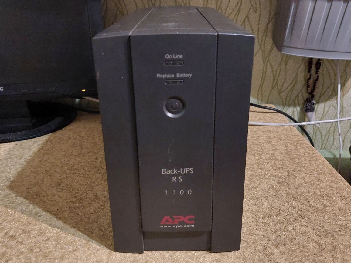 ИБП APC Back-UPS RS 1100