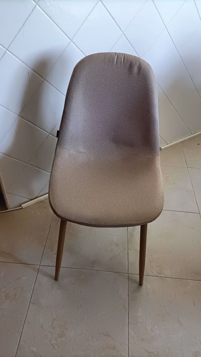 Cadeira forrada a tecido