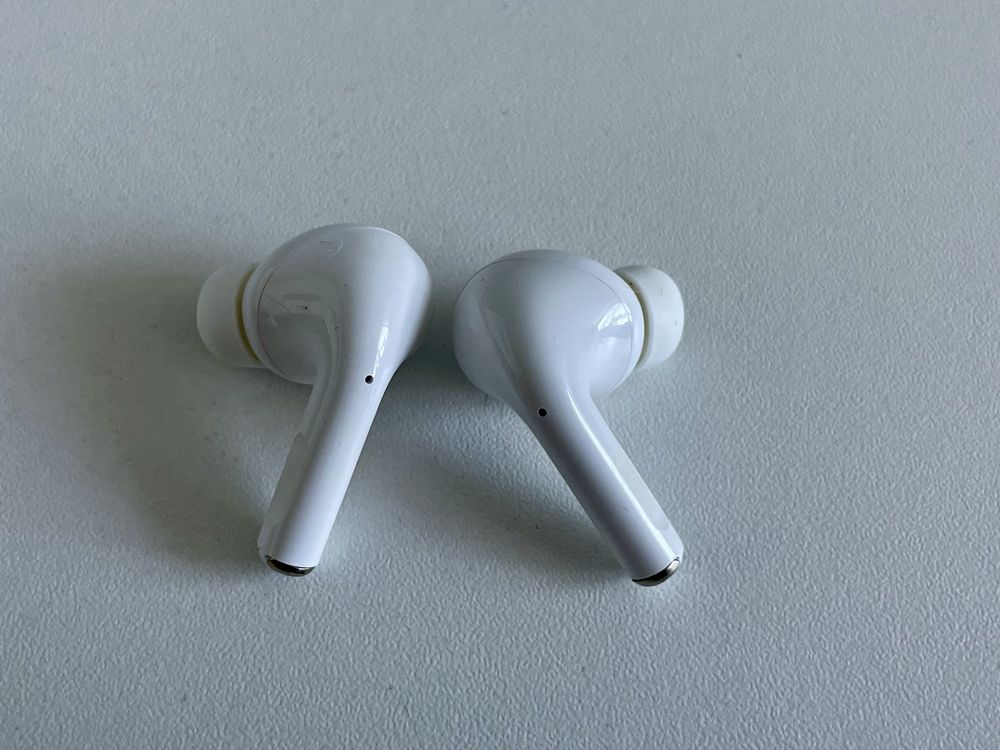 Słichawki AirPods Pro z etui