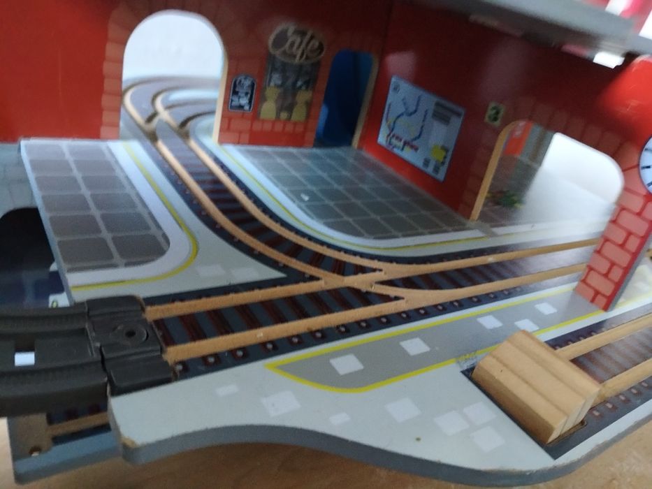 Drewniany Dworzec kolejowy/centrum logistyczne