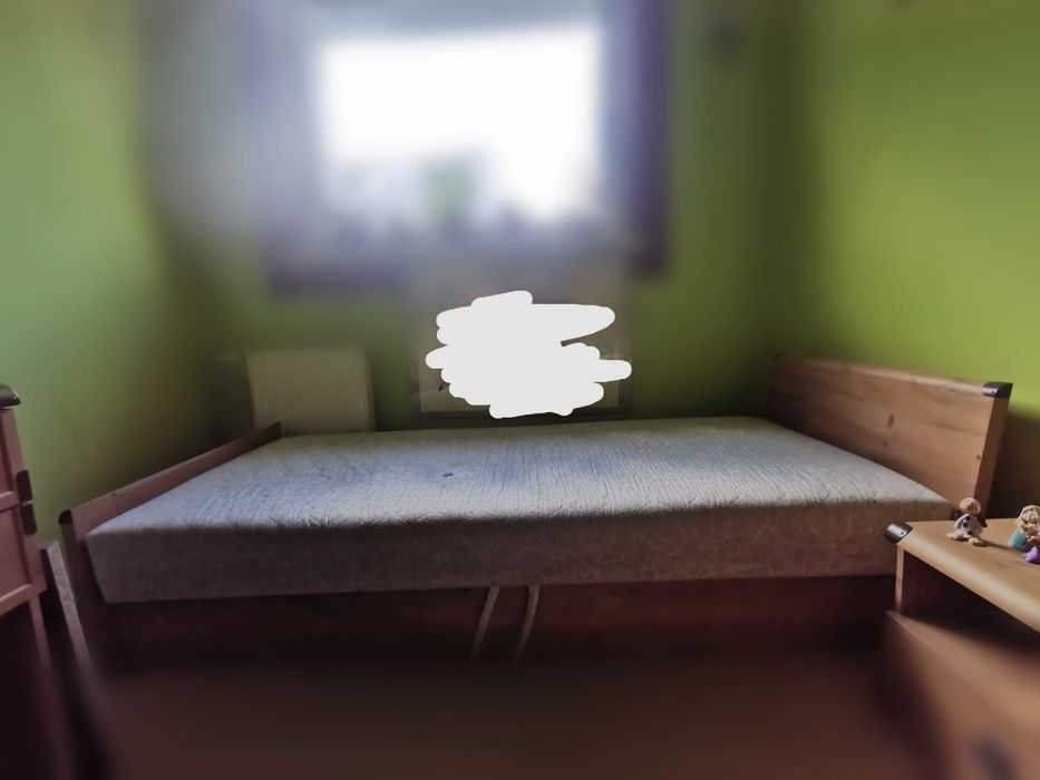 Łóżko jednoosobowe z materacem .Wymiary 90x200