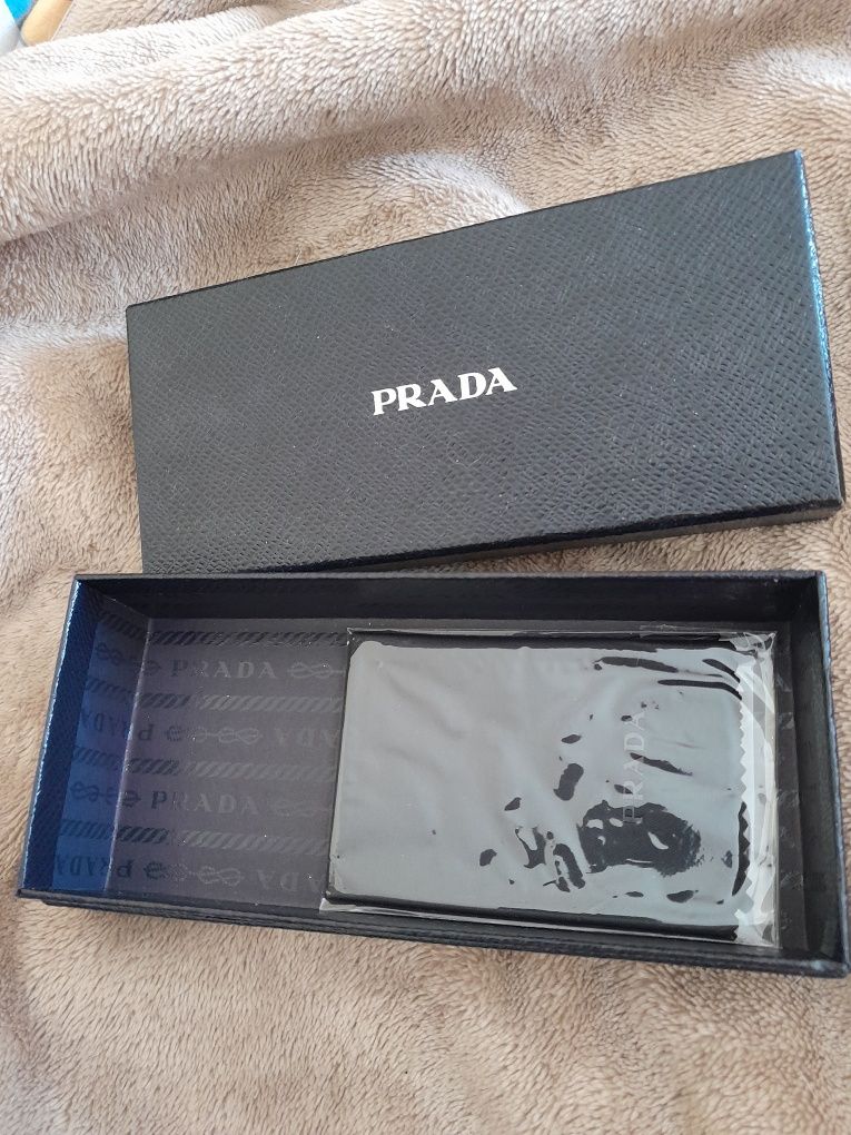 Óculos Prada na caixa