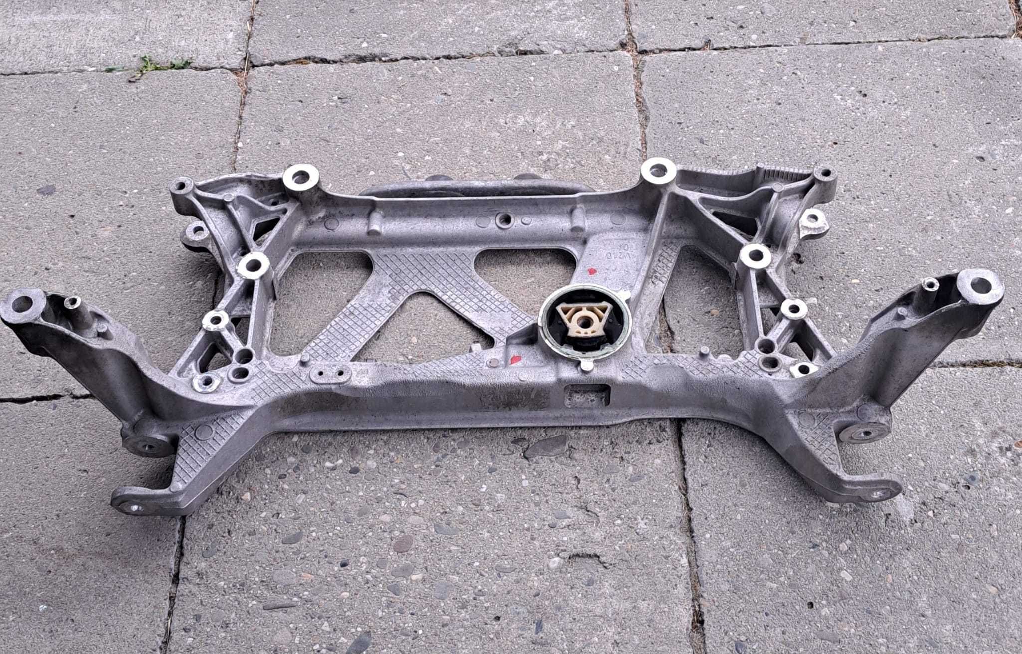 Kołyska wózek sanki przód  VW Passat B8