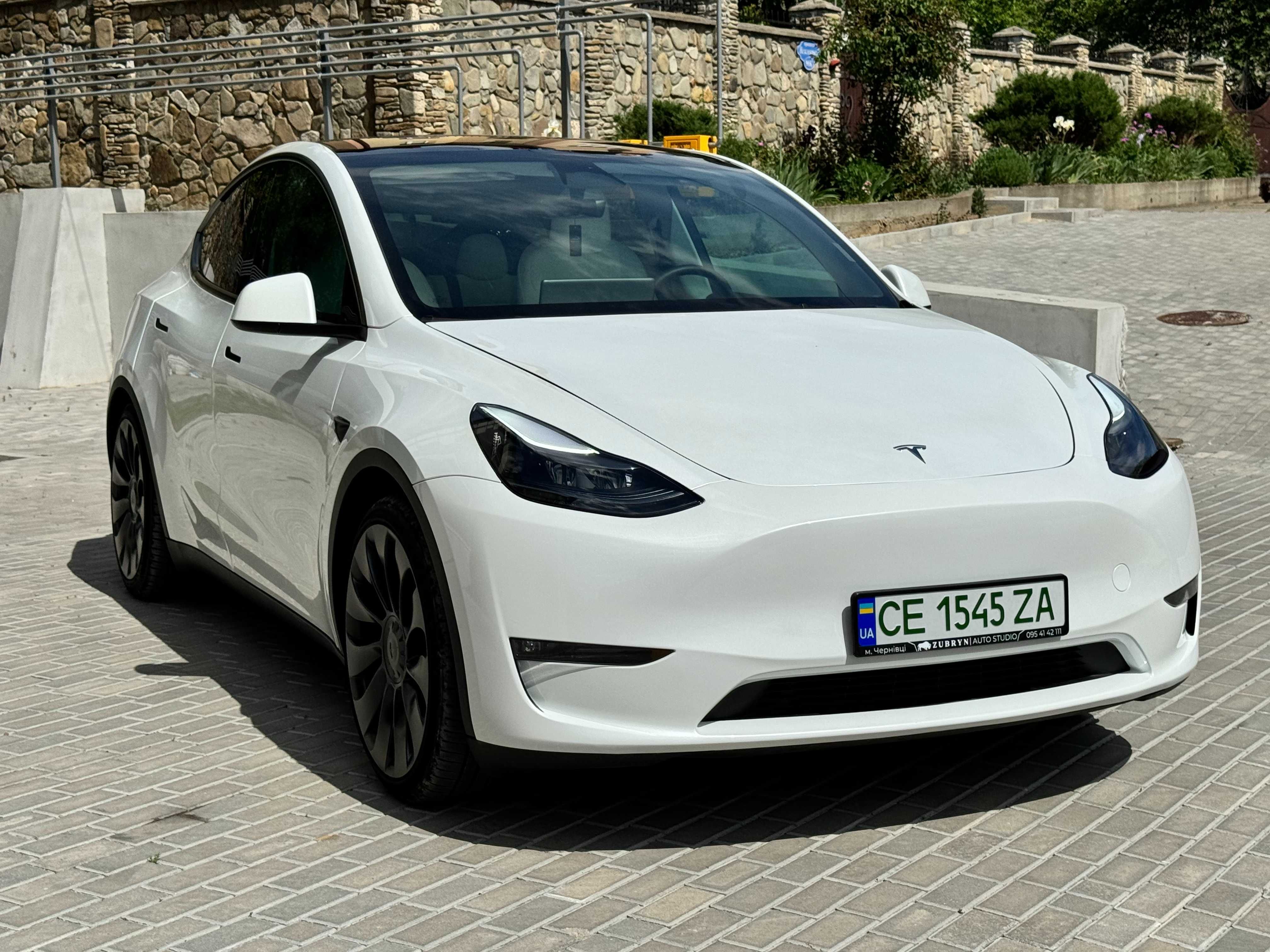 Tesla Performance Model Y 2023 повний привід 82 kWh Maximum Range