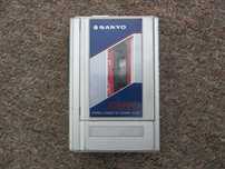 walkman Sanyo M-G7 z lat 80-tych, uszkodzony