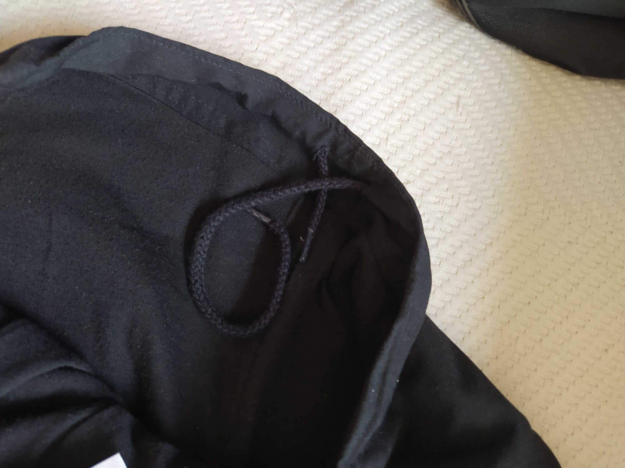 Czarne dresy adidas