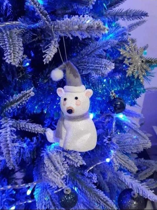 Árvore de natal com ornamentação incluída em óptimo estado