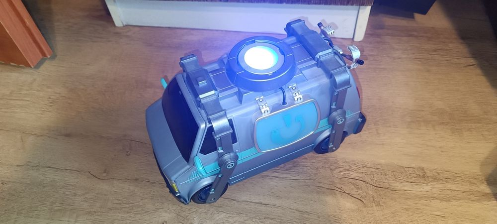 Fortnite - pojazd Deluxe Van
