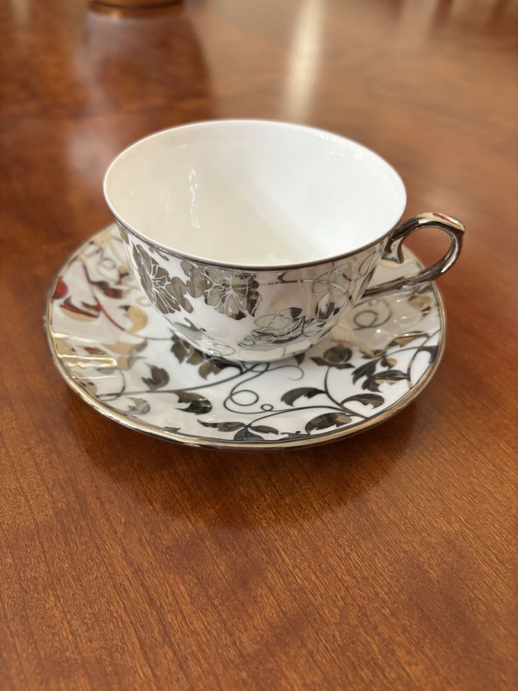 Taças de chá prateadas em porcelana - Baixa de preço