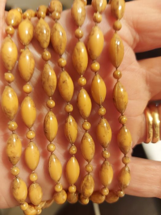 Colar com peças ovais e redondas, cor de Pinho (154cm).