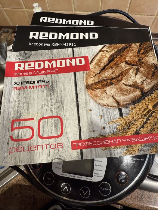 Хлібопічка Redmond