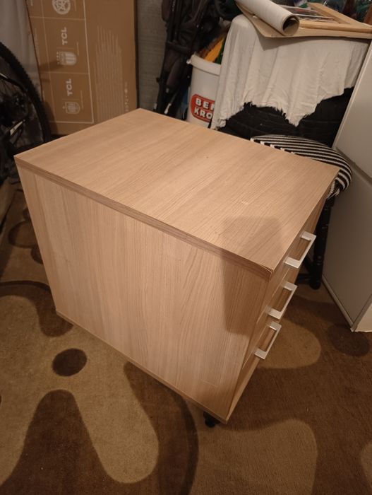 Kontenerek pod biurko, komódka.