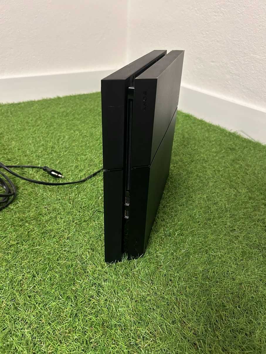 PlayStation 4 (1ª Geração) com Comando – Ótimo Estado