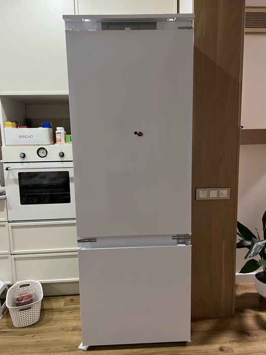 Холодильник Whirlpool вбудований