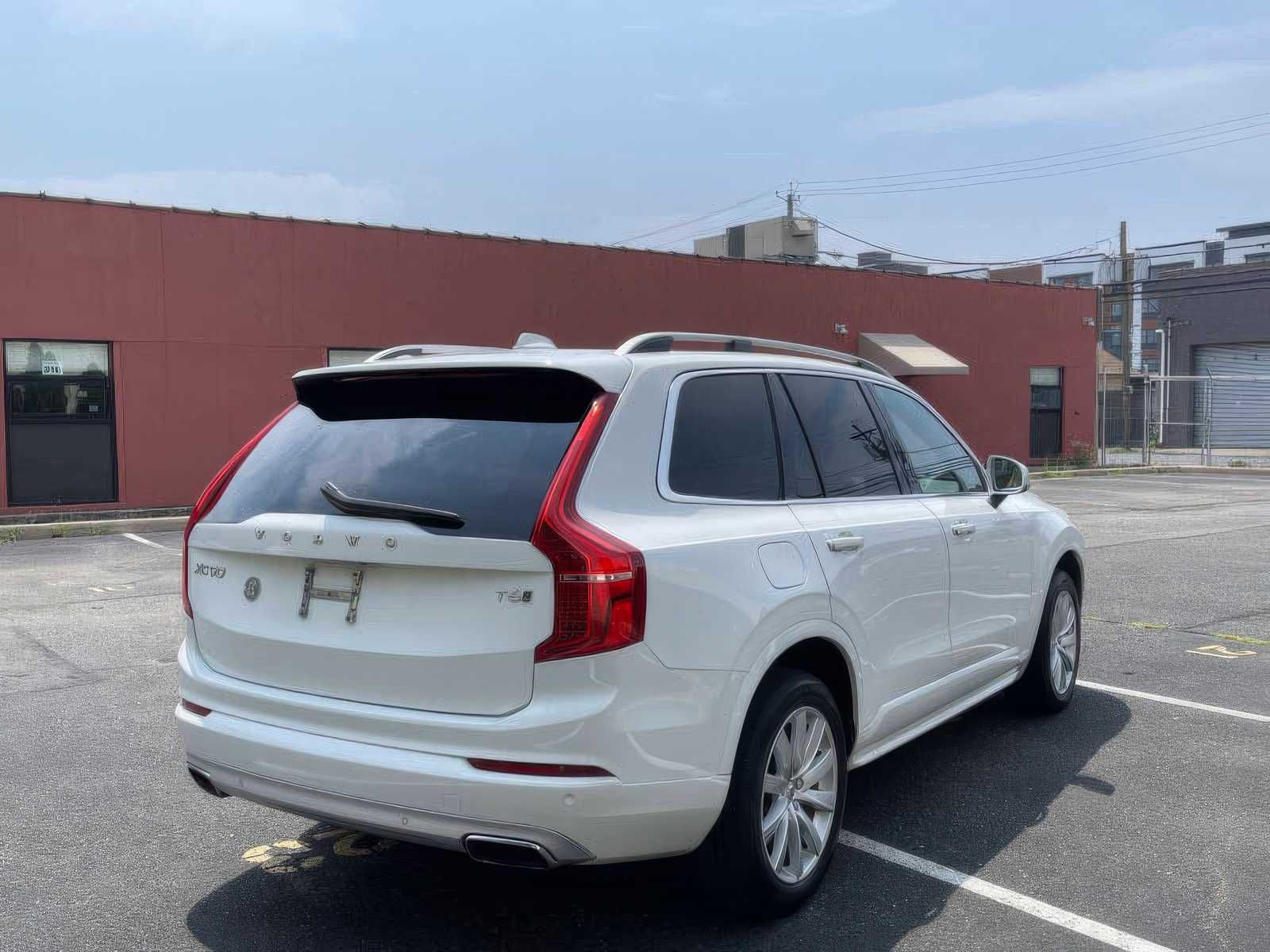 2019 Volvo XC90 T6 Momentum