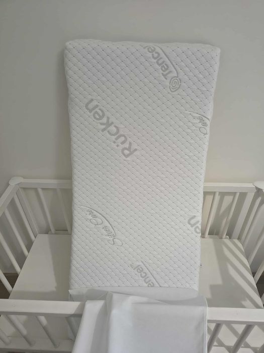 Łóżeczko dostawką jeżdżące, materac 90x40