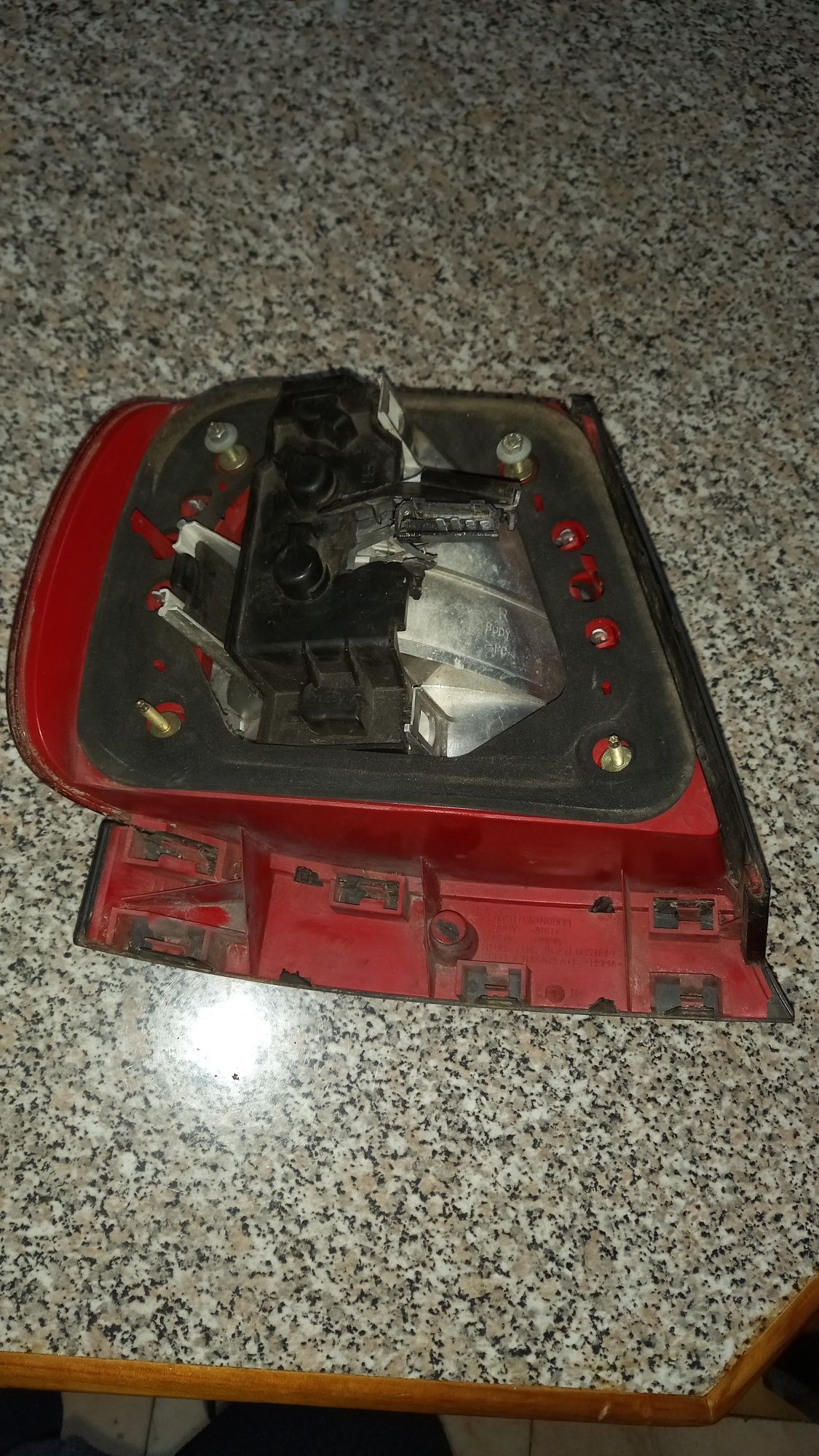 Vendo farol traseiro lado direito Audi A4 1996