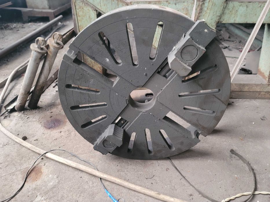 Продам планшайбу патрон на токарный станок Д560мм