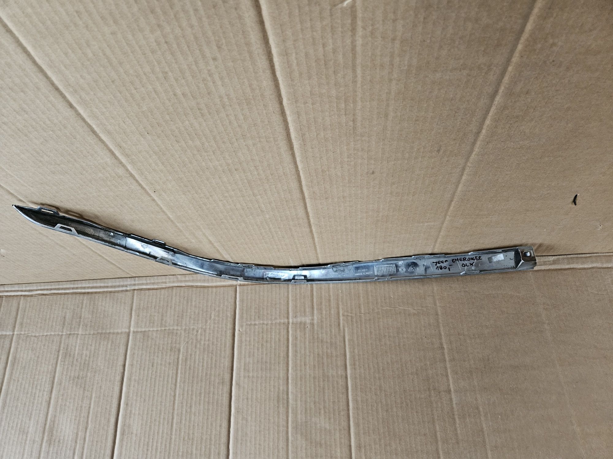Listwa Chrom tylnego tył prawa Jeep Cherokee wk2 14-