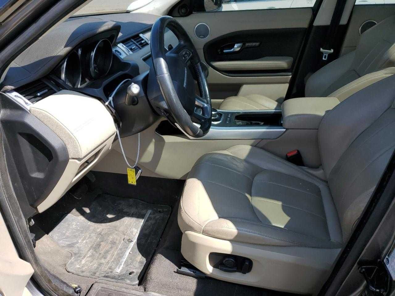 Автомобіль 2017 Land Rover Range Rover Evoque SE
