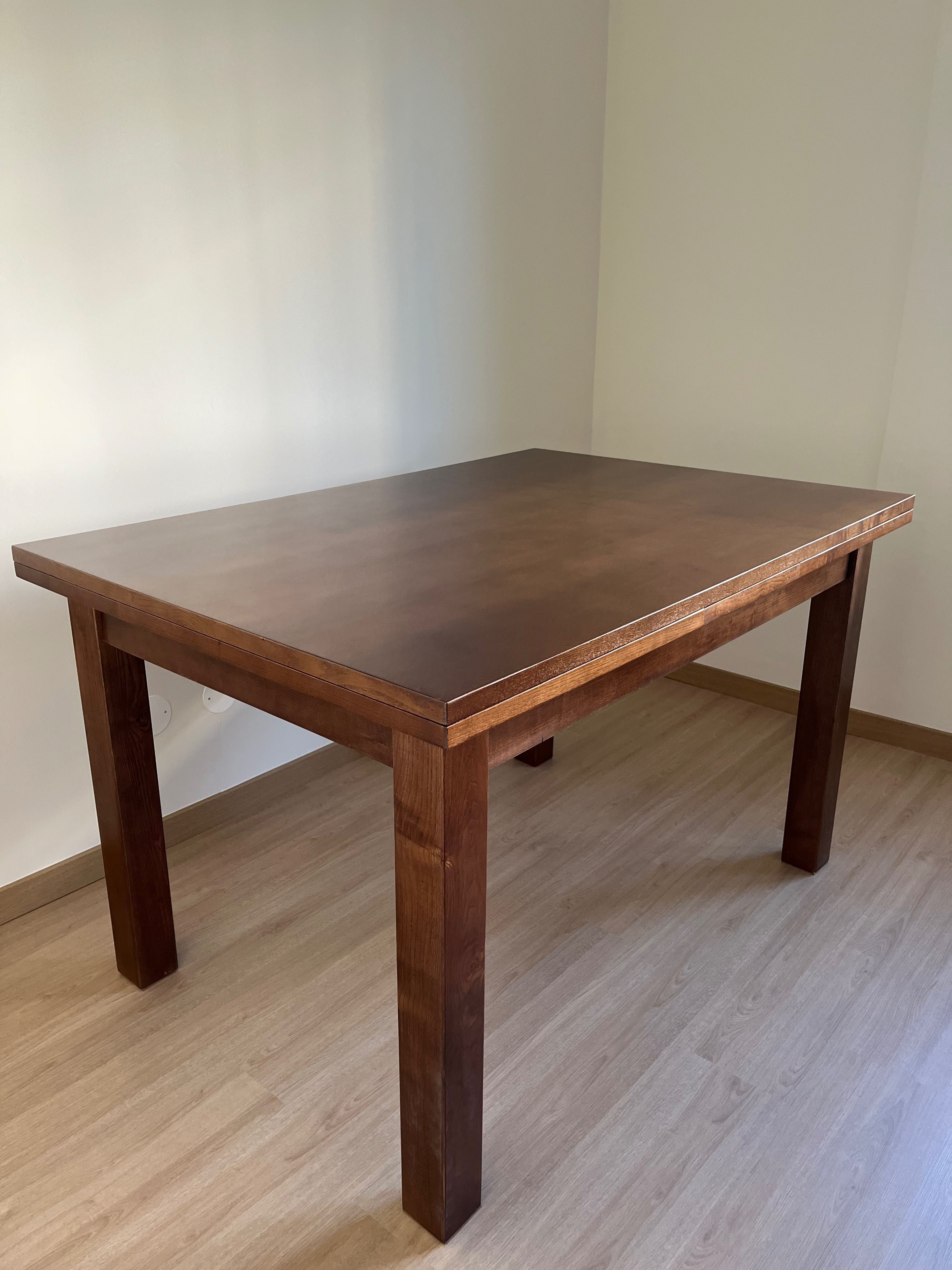 Mesa extensível madeira de Castanho– como nova | Pouca utilização.