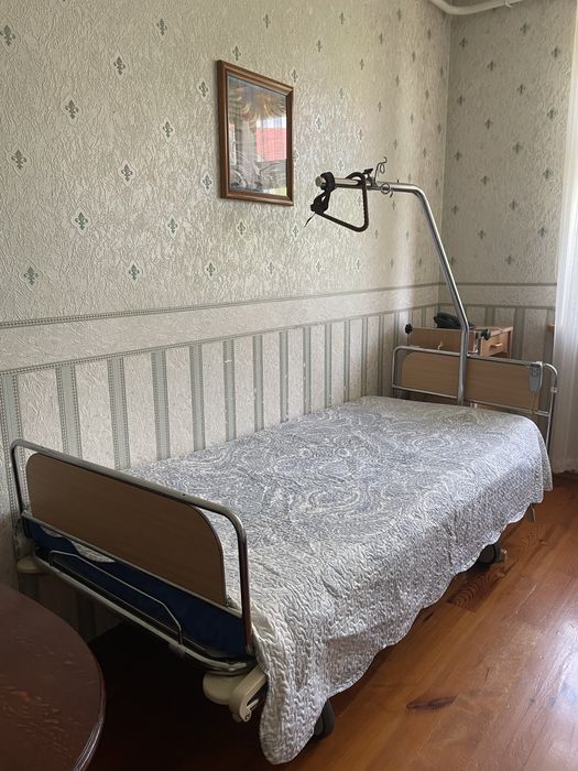 Ліжко функціональне/ортопедичне. Піднімається головна частина, ноги.