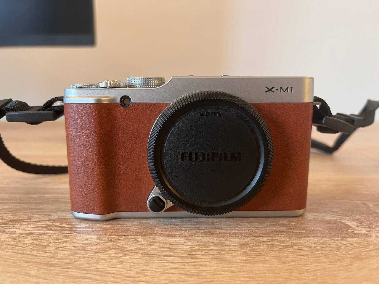 Sprzedam Fuji X-M1 z obiektywem Fuji XC 15-45mm f/3.5-5.6 OIS PZ OEM