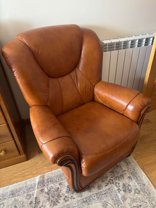 Sofas (2) em couro em excelente estado