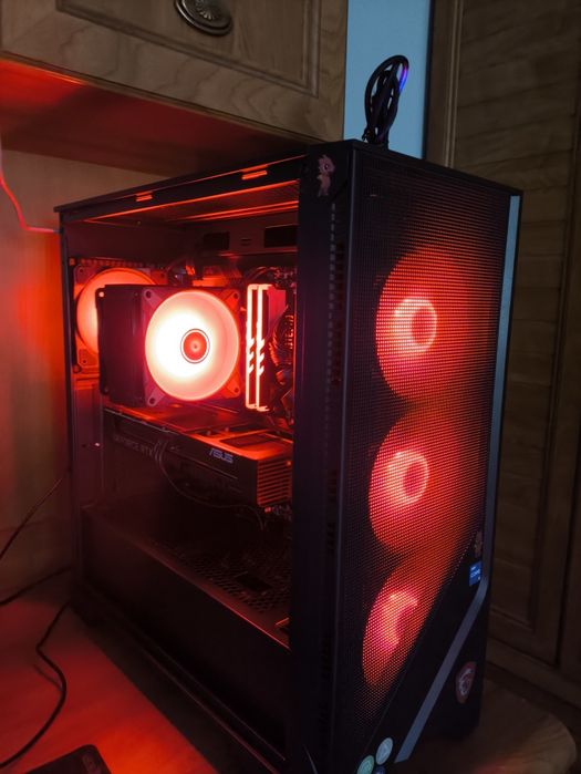 komputer gamingowy + monitor