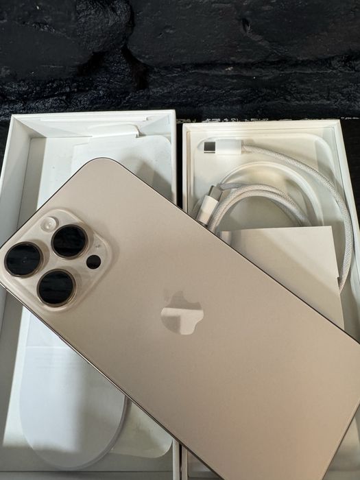 iPhone 16 Pro Max 256 GB— Stan bardzo dobry, wszystko sprawne!