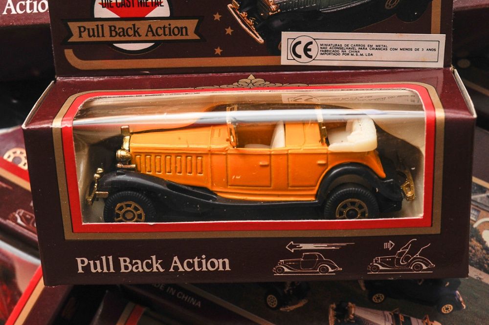 Lote de 27 carros Die Cast Metal